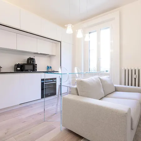 Daire With Balcony - Collection Milano